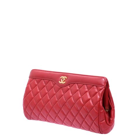 chanel clutch red